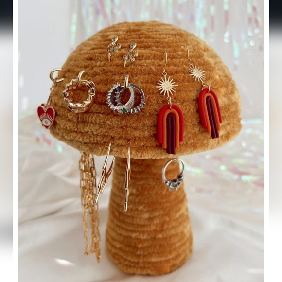 Golden Hour Velvet Mushroom Jewelry Holder - Picture 2 of 3